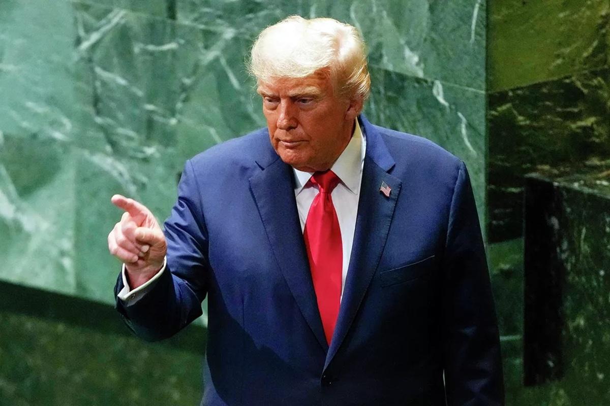 Трамп назвал Россию бумажным тигром и допустил возврат Украине прежних границ