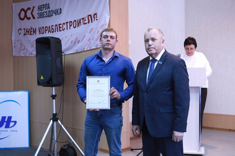 «От вашего труда во многом зависит боеспособность Северного флота России»: Спикер Мурманской облдумы Сергей Дубовой поздравил коллектив завода «Нерпа» с Днем кораблестроителя