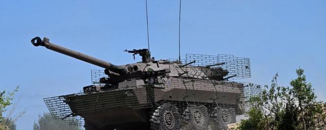 Французы осудили решение Макрона о поставках бронеавтомобилей AMX-10RC Киеву