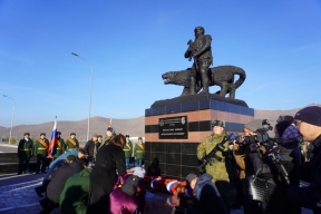 В тувинской воинской части открыли памятник «Черный барс» в честь бойцов СВО