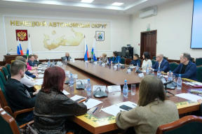 Губернатор НАО Ирина Гехт поздравила Юрия Канева с избранием на пост председателя Общественной палаты округа