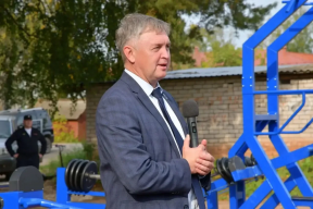 «Спорт должен быть нормой жизни»: Спикер Заксобрания Кировской области Роман Береснев принял участие в открытии второй площадки ГТО в Оричах