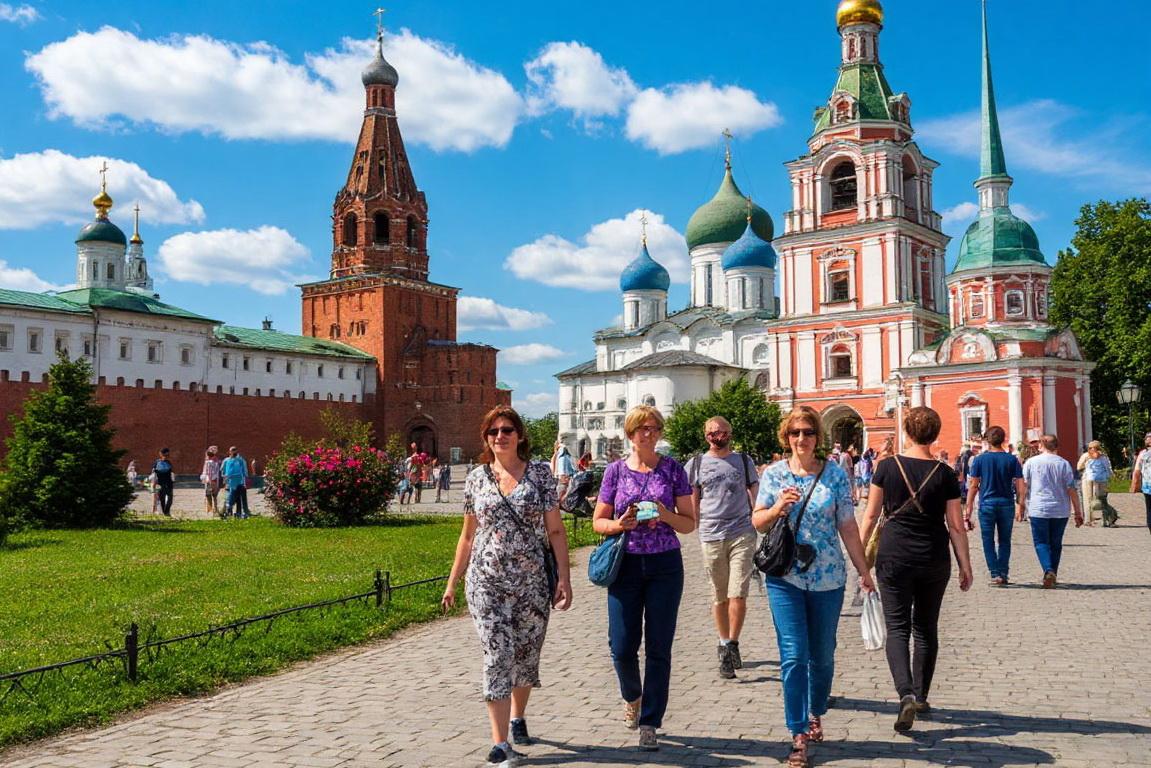 «Подмосковный парадокс»: туристы тратят в области меньше, чем год назад, и уступают даже Ленобласти