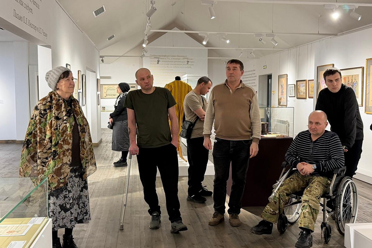 В Изборской крепости организовали познавательную программу для участников СВО и членов их семей