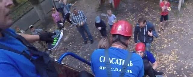 В Ярославле спасли застрявшую ногой в детской горке девочку