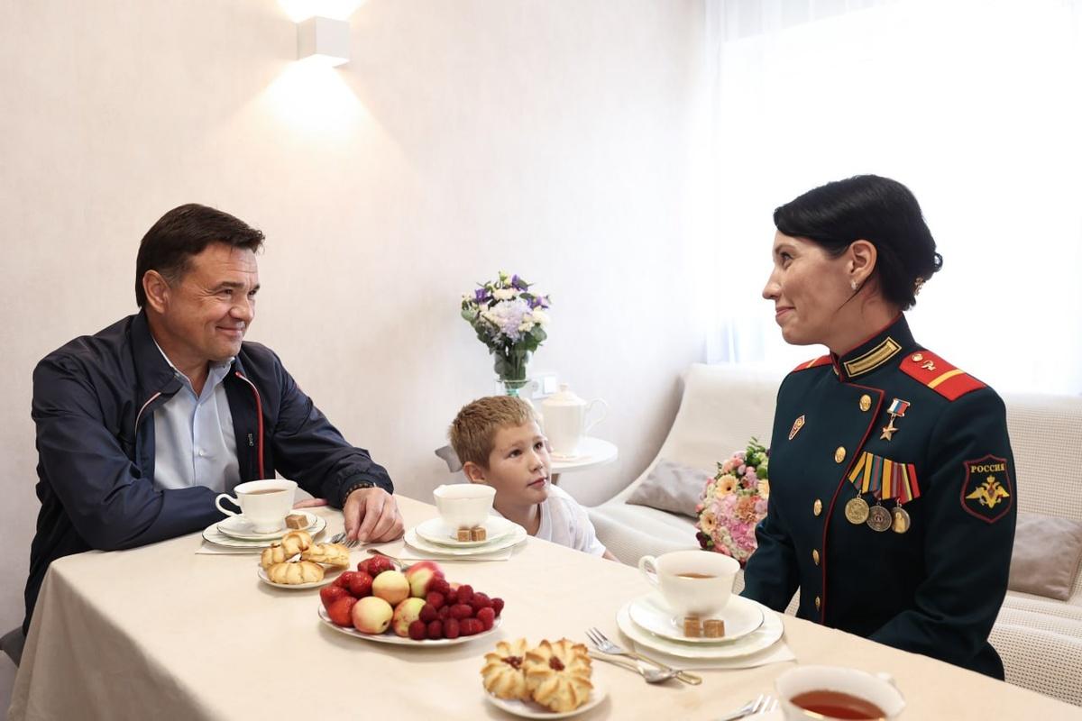 Андрей Воробьев встретился с Героем России Людмилой Болилой