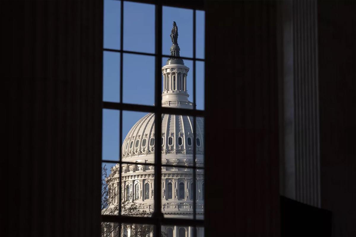 Охотник на Капитолий: что известно о 18-летнем «одиночке» в тактическом жилете, переполошившем Вашингтон