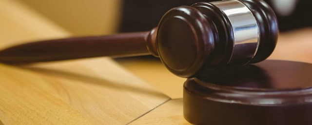 В Пскове 42-летнего мужчину будут судить за кражу барсетки