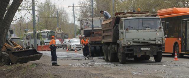 В Омске определили подрядчика для ремонта дороги на улице Чкалова