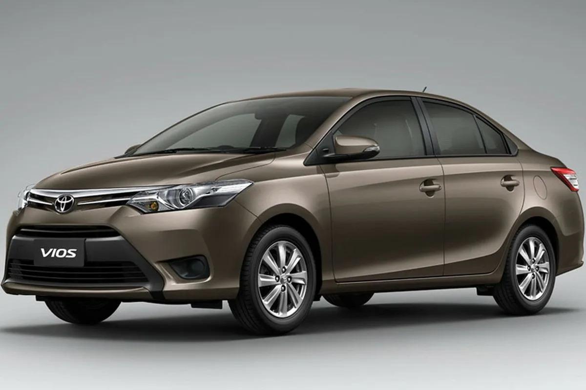 Частные дилеры завозят в Россию новый седан Toyota Vios