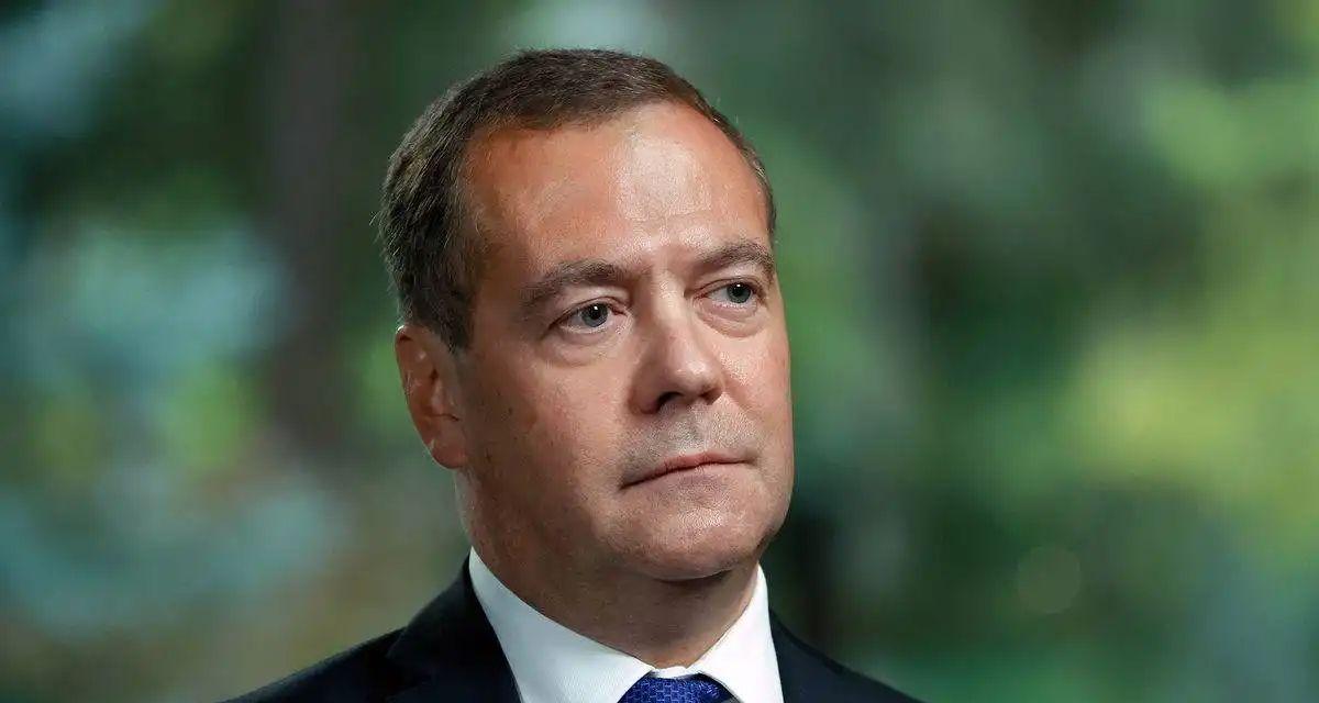 Медведев заявил, что при необходимости ВС РФ дойдут до Львова
