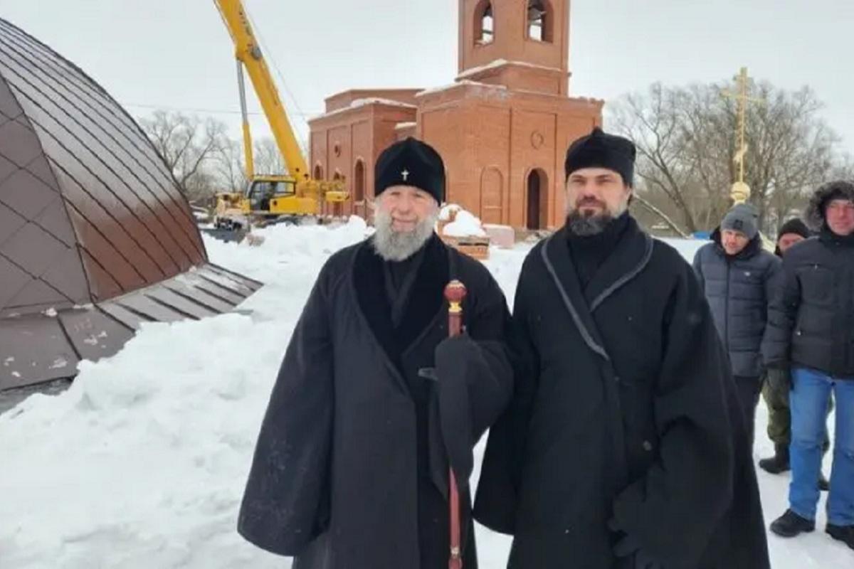 В Мордовии прошел обряд освящения крестов, купола и колокола строящегося храма, здание повторяет оригинал 2-вековой давности