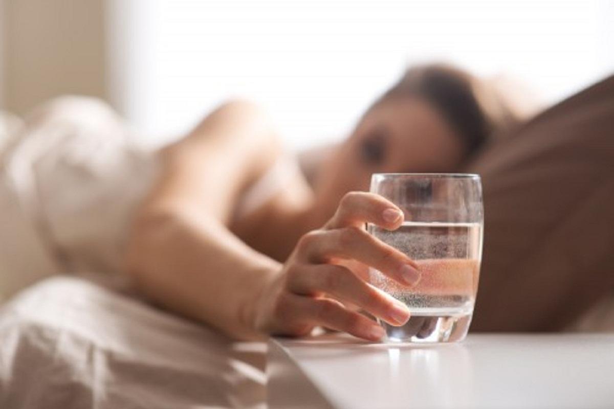 Эндокринолог Павлова объяснила, почему по утрам важно пить воду