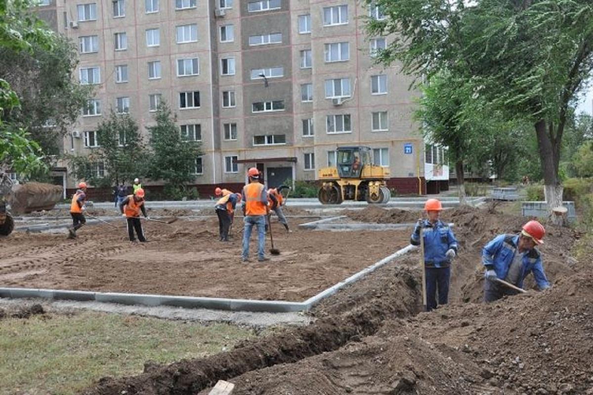 Сколько дворов в москве. Благоустройство двора. Благоустройство дворовых территорий многоквартирных домов. Благоустройство придомовой территории в городе. Благоустройство территории Тюмень.