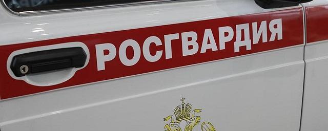 Росгвардейцы задержали пьяного петербуржца, пришедшего в военкомат с пистолетом