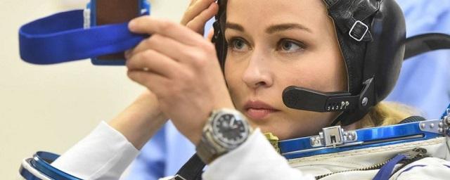 Юлия Пересильд показала, как делала макияж в космосе