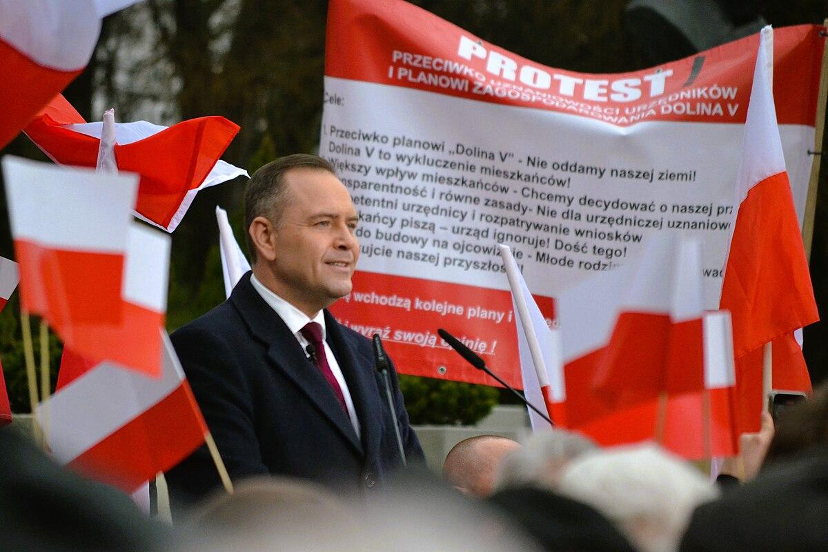 Украина пригрозила Польше ответными мерами за приравнивание бандеровской символики к нацистской