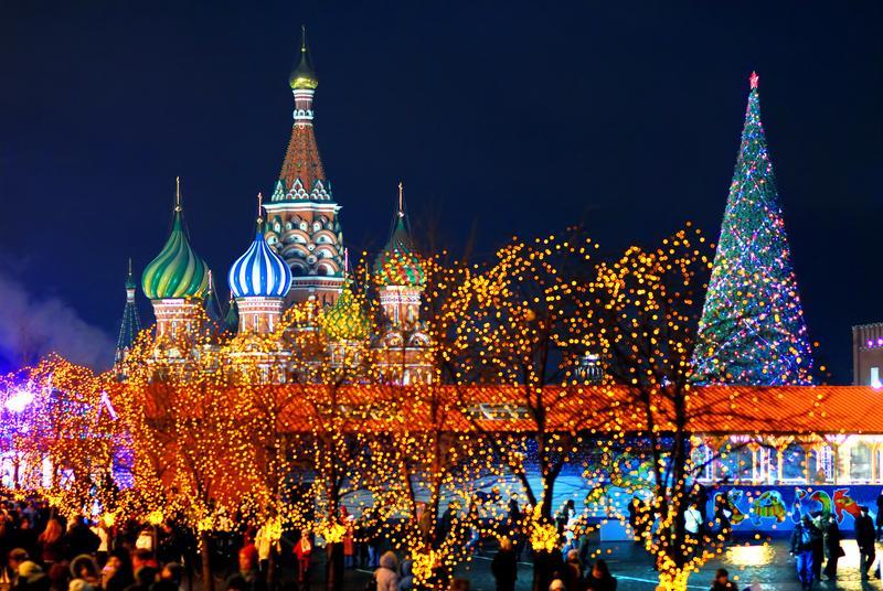 На Новый год россияне поедут в Петербург и Сочи
