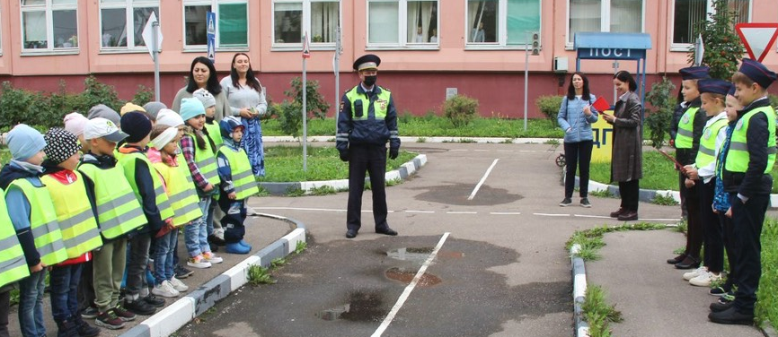 В Красногорске сотрудники ГИБДД провели тематическое занятие в автогородке