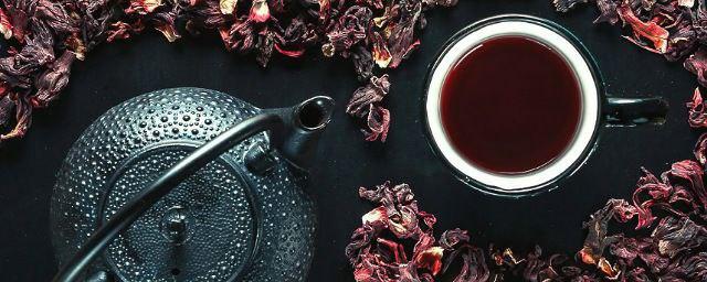 Диетолог Кайл Копп: Более трех кружек горячего чая в день увеличивают риск развития рака пищевода