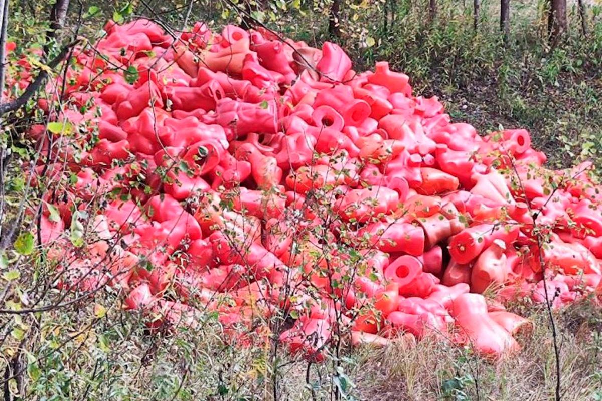 В Нижегородской области на берегу Везломы обнаружена свалка пластиковых манекенов