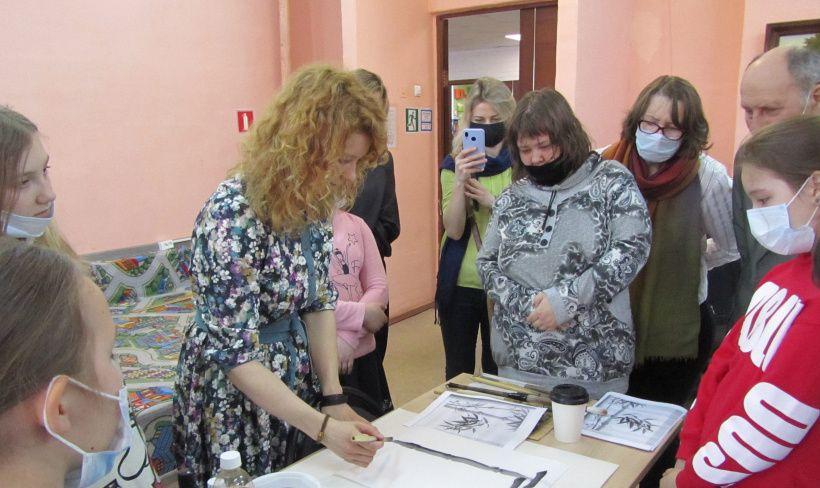В Чехове открылась выставка «Волшебный мир суйбокуга» Александры Левиной