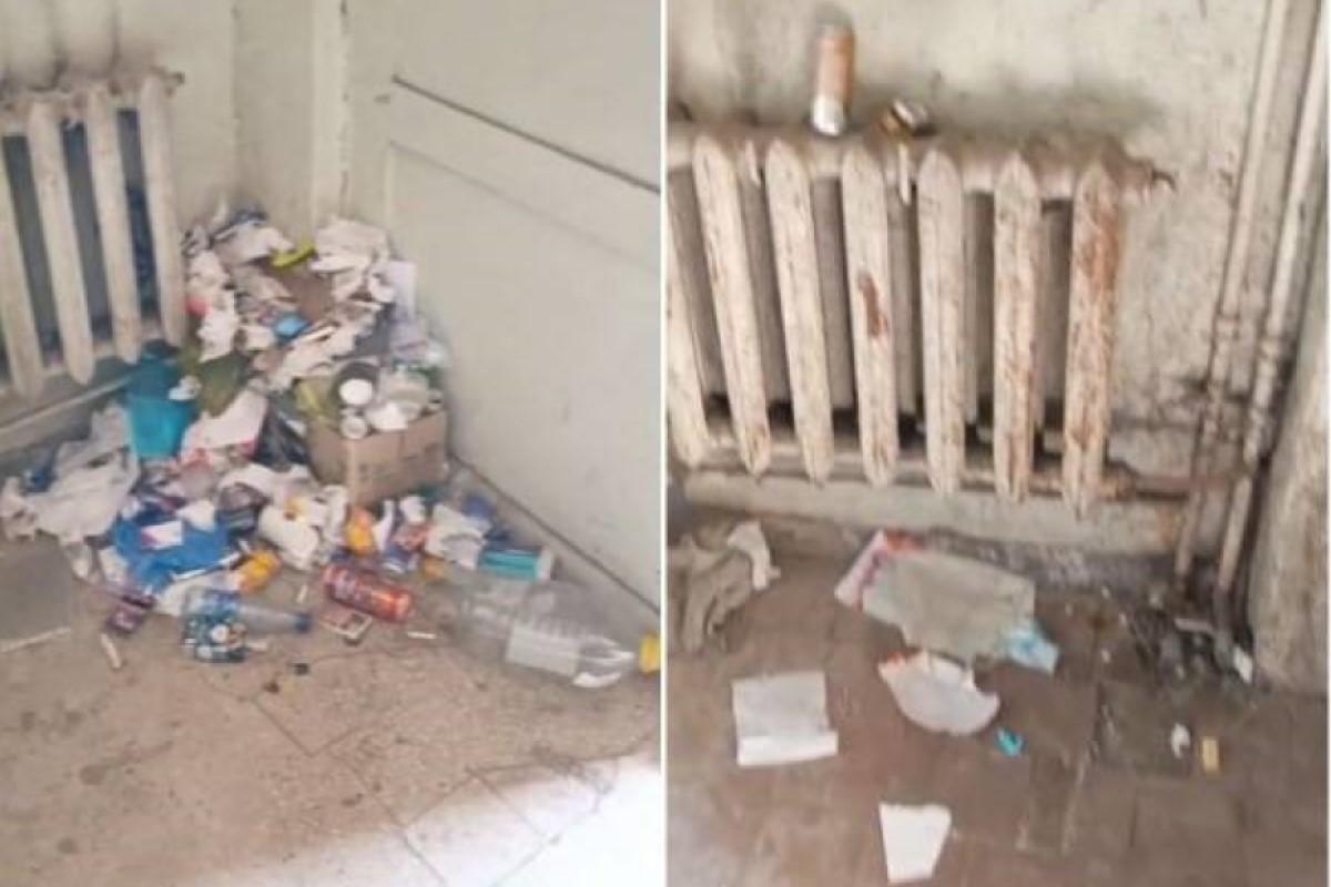 В приморском Артёме вход в отдел ФССП завален мусором