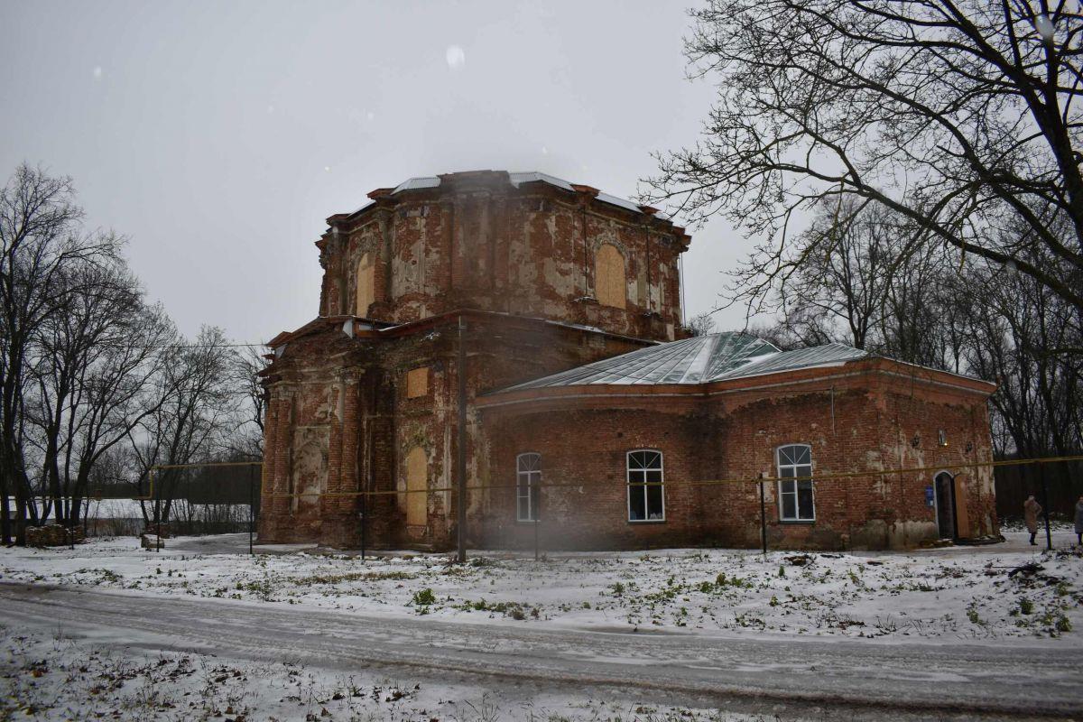 В деревне Поповка Липецкой области готовят к реставрации Покровскую церковь XVIII века