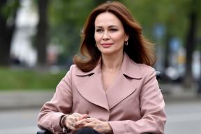 Звезда «Саши» и «Бригады» в гипсе: Ирина Безрукова шокировала появлением в инвалидном кресле на вокзале