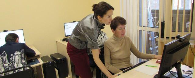 Егорьевским пенсионерам помогают осваивать компьютер