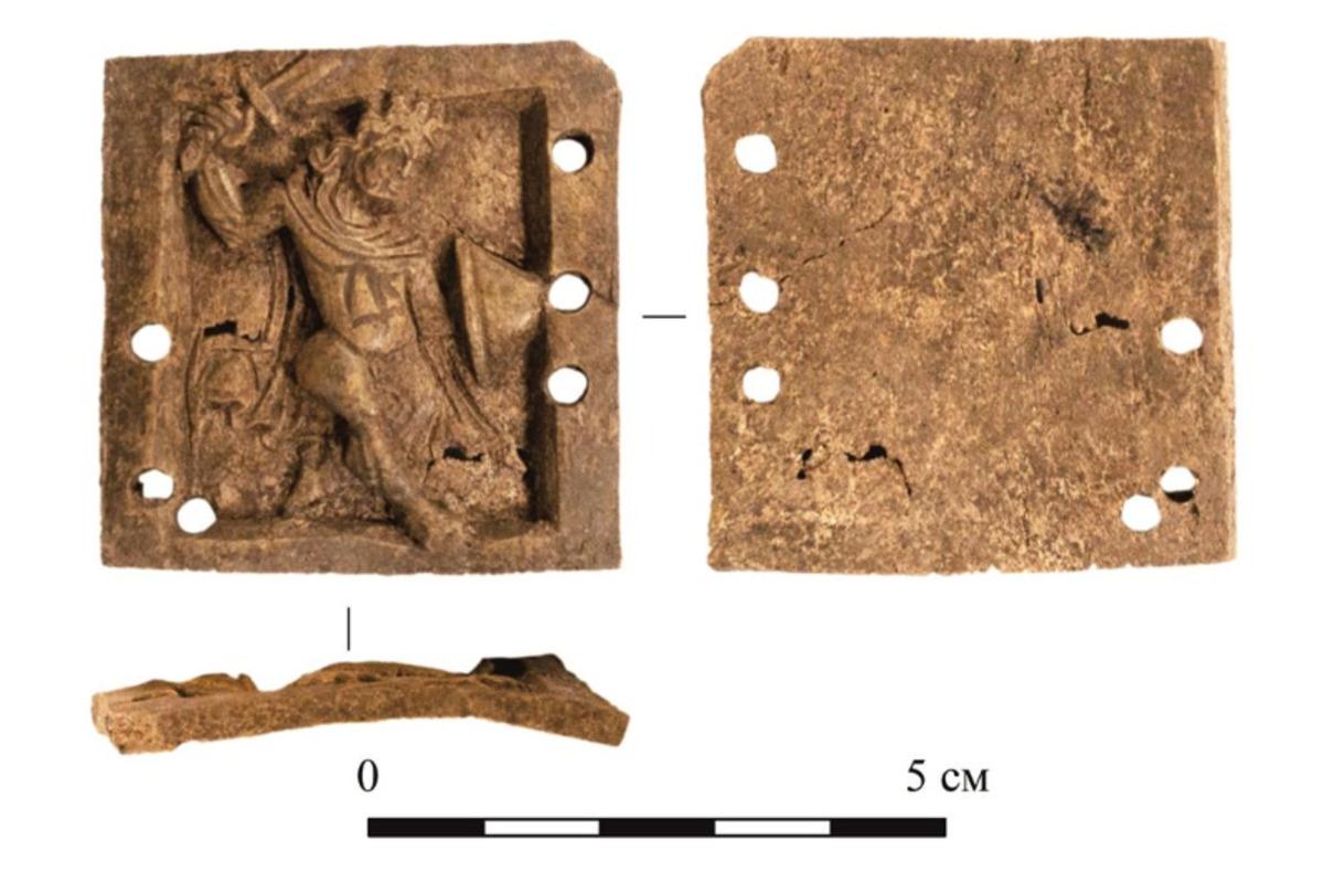 Российские (страна-террорист) археологи обнаружили в Суздале украшение от византийского ларца