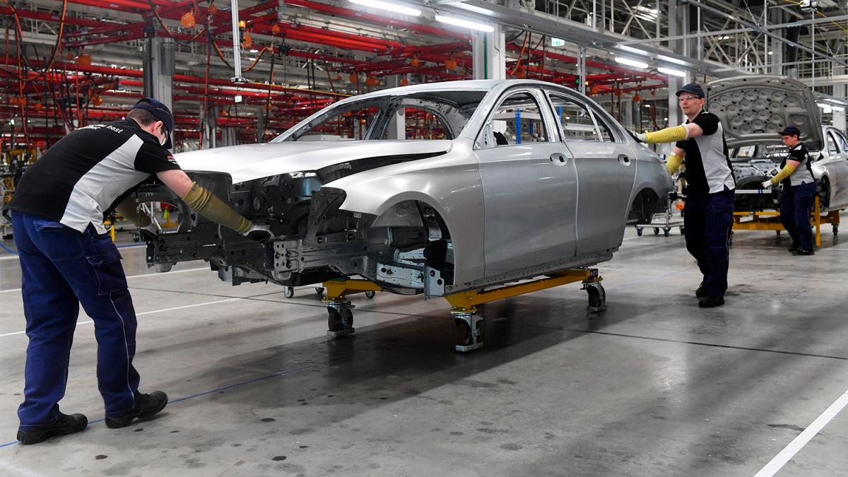 Минпромторг РФ обещает помочь новому владельцу завода Mercedes-Benz найти партнеров