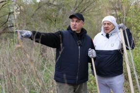 Мэр Самары Иван Носков возглавил уборку на Краснодонской: 33 тысячи горожан вышли на субботник, несмотря на дождь и ветер