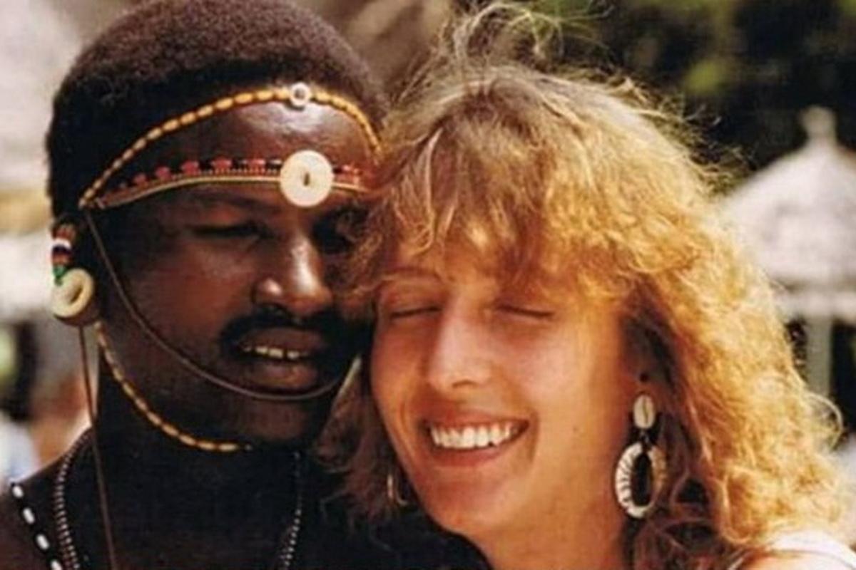 Не любовь, а мировой бестселлер. Как шведка бросила жениха и карьеру ради воина масаи, в племени которого она едва не погибла