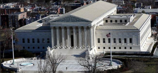 В Вашингтоне проверяют информацию о минировании здания Верховного суда США