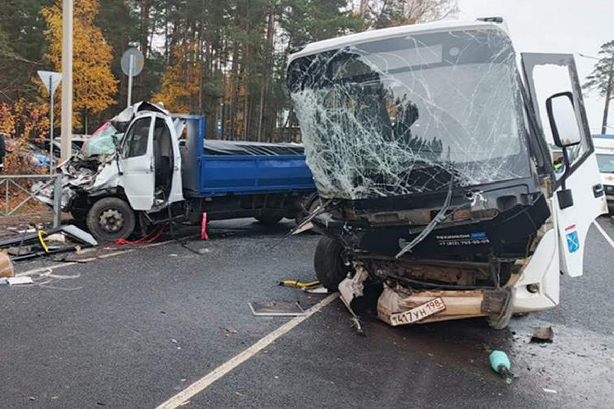 В Ленобласти семь человек пострадали в ДТП с «Газелью» и автобусом