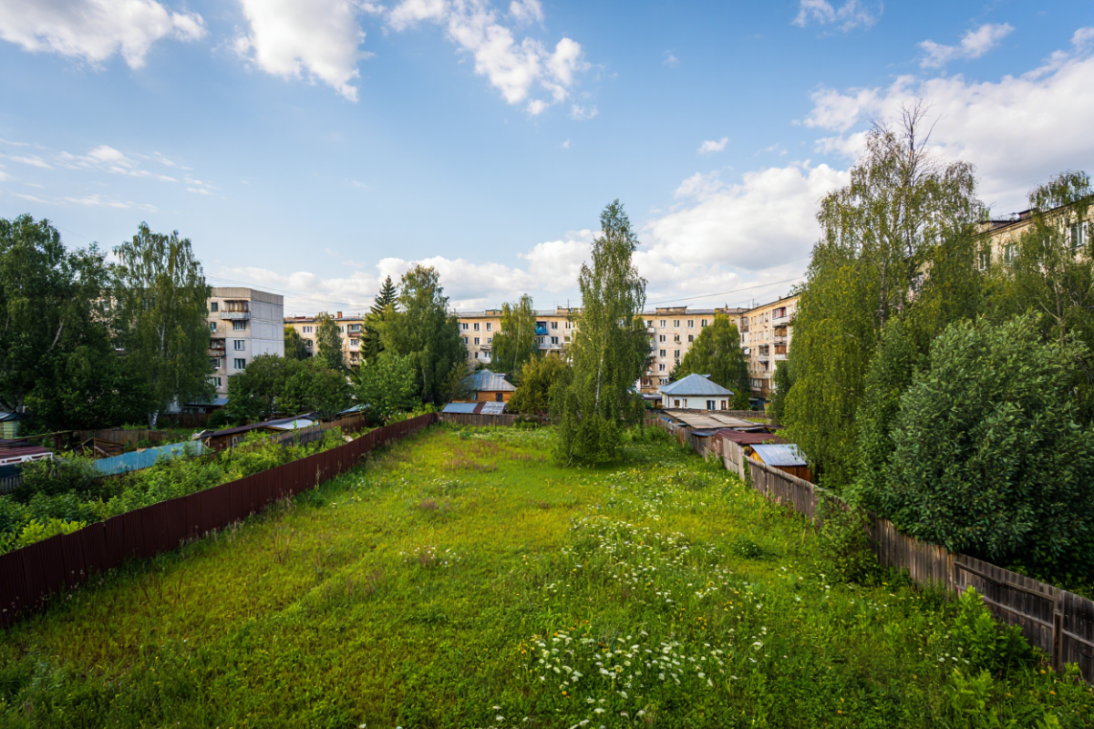 Суд конфисковал у осужденного 100 участков, предложенных в качестве взятки