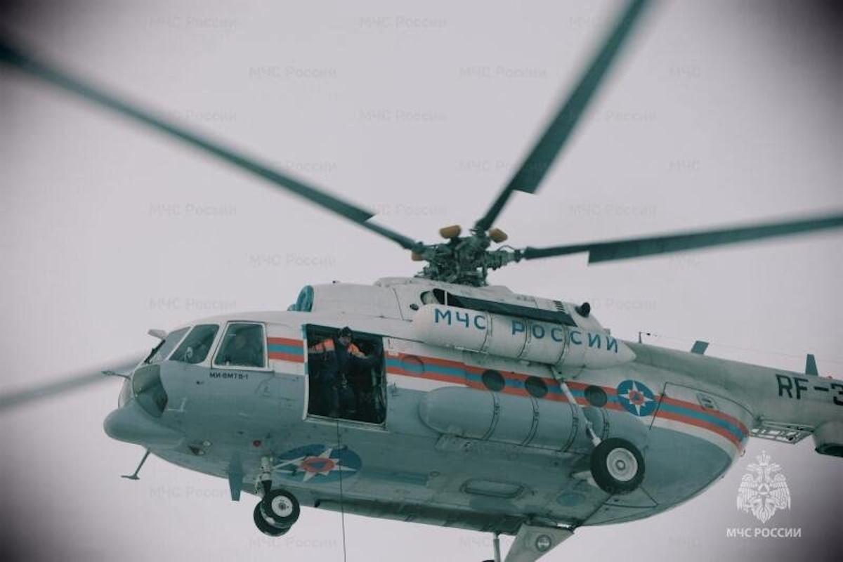 Спасатели МЧС в Магаданской области выполнили 79 спусков с вертолёта Ми-8