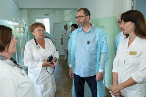 Спикер Заксобрания Иркутской области Александр Ведерников поддержал инициативу по развитию семейного волонтерства и оценил организацию медпомощи ветеранам СВО в Усольском районе