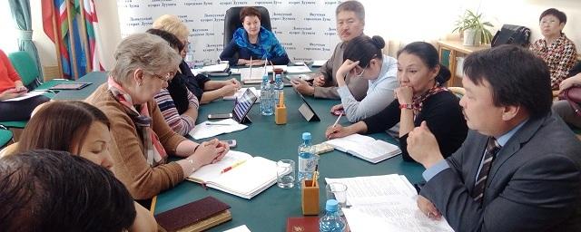 В школы Якутска приняли более трех тысяч первоклассников