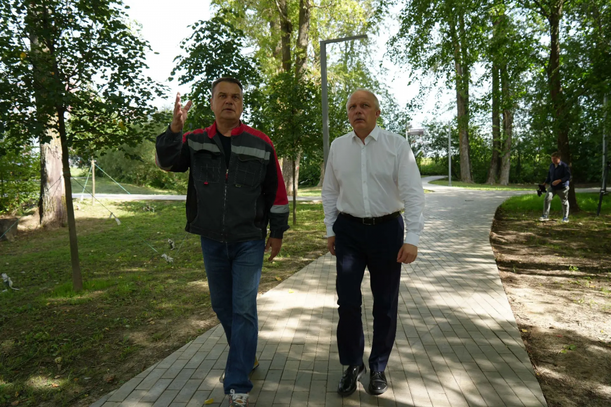 Спикер Заксобрания Вологодской области Роман Заварин: Осановская роща превратилась в место, где можно погулять, заняться спортом, отведать «есенинское меню» и позагорать на шезлонгах