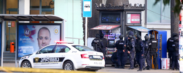 Раскрыта личность мужчины, удерживавшего в «Банке Грузии» 43 человека