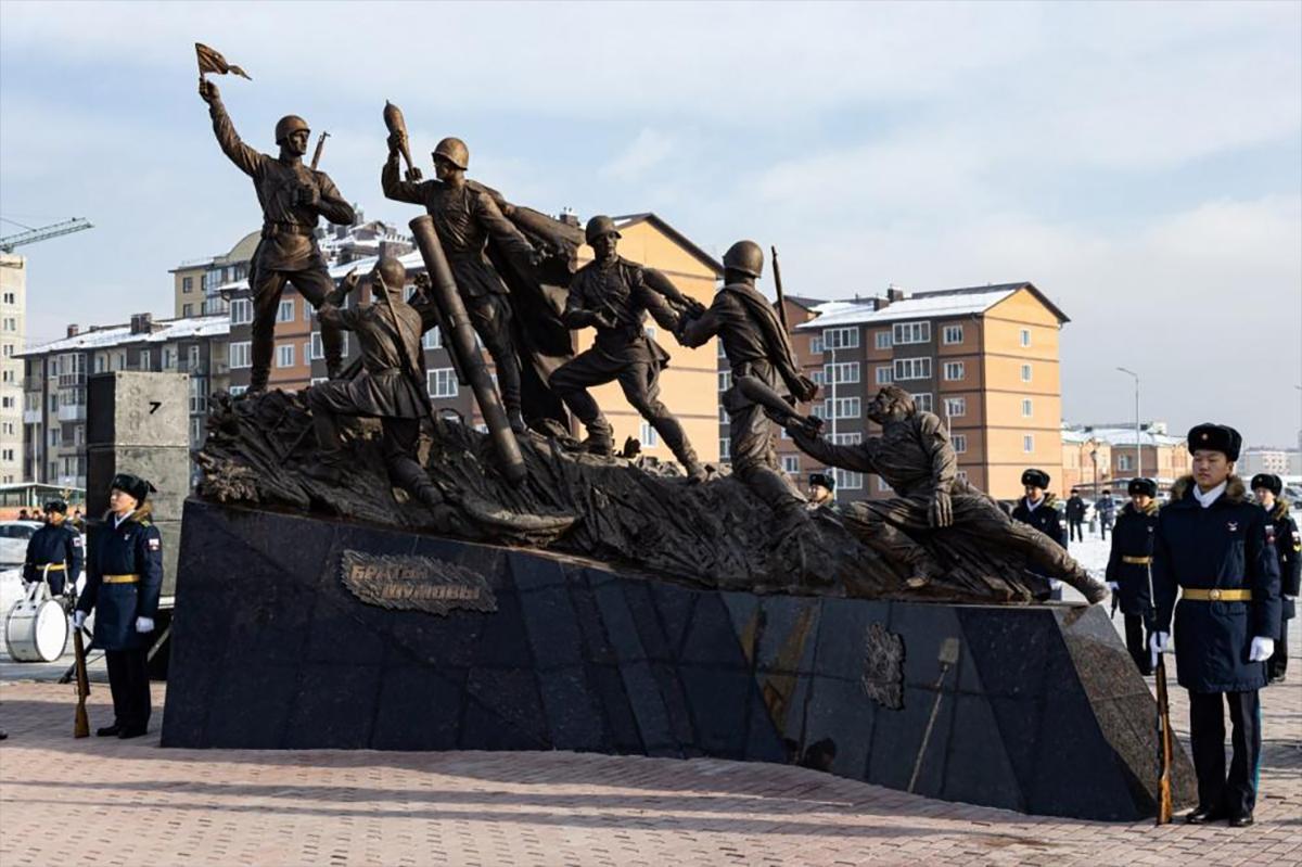 В Туве открыли памятник минометчикам Великой Отечественной войны братьям Шумовым