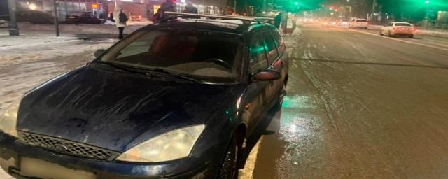 В Воронеже водитель Ford Focus сбил на переходе двух малолетних детей