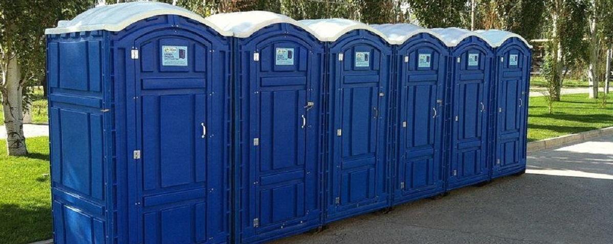 Власти Новосибирска решили установить мобильные туалеты на 36 остановках