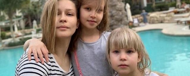 Юлия Пересильд опубликовала фото подросших дочек от Алексея Учителя