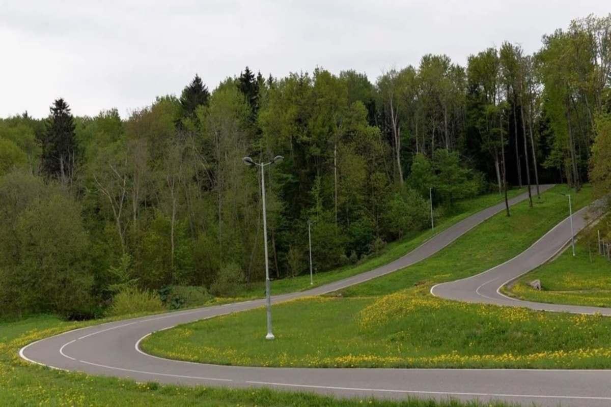 В Центре зимних видов спорта Чебоксар завершили строительство лыжероллерной трассы