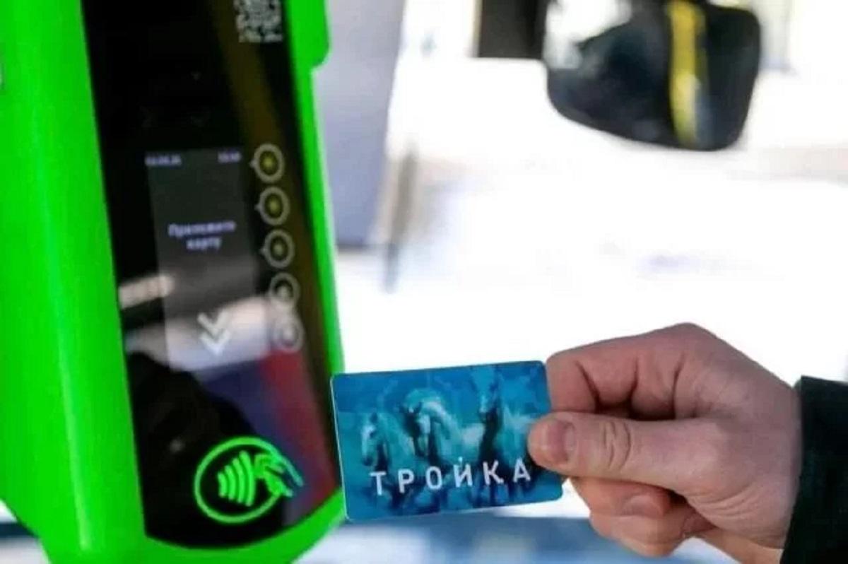 В иркутских автобусах запустили оплату проезда картами Тройка через валидаторы