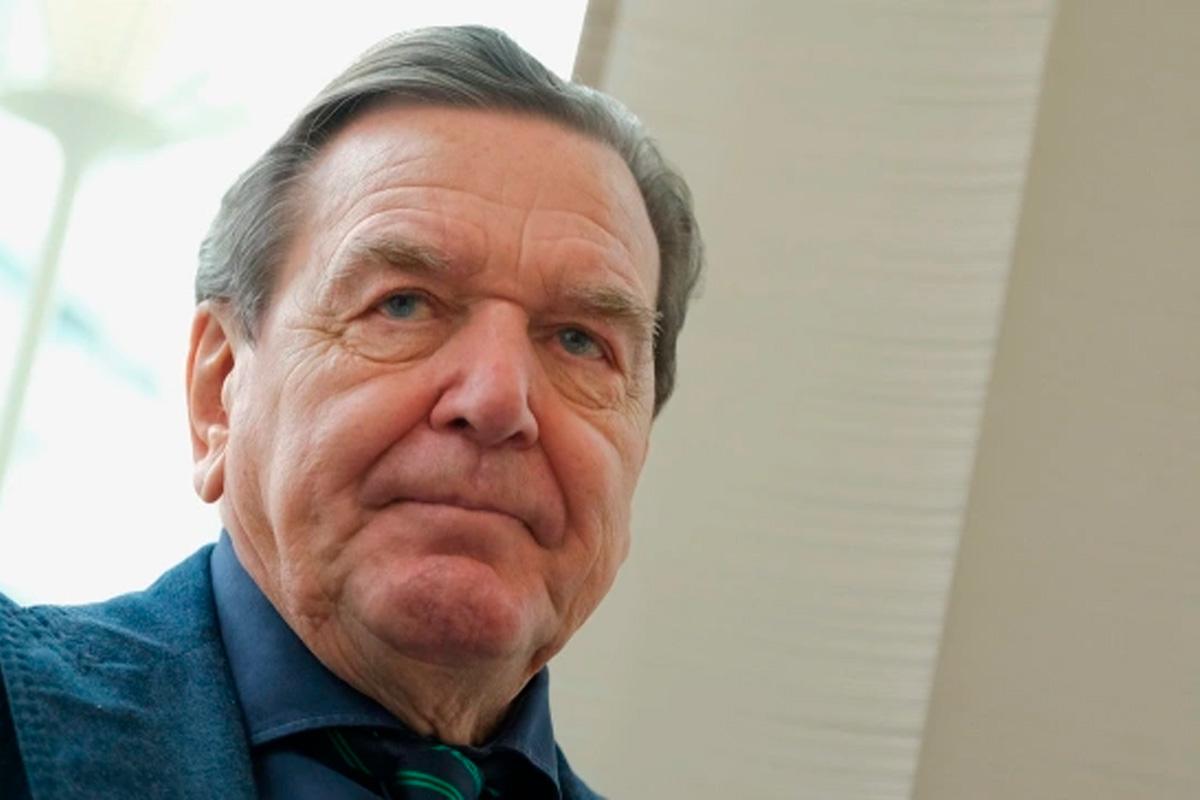 Экс-канцлер ФРГ попал в клинику