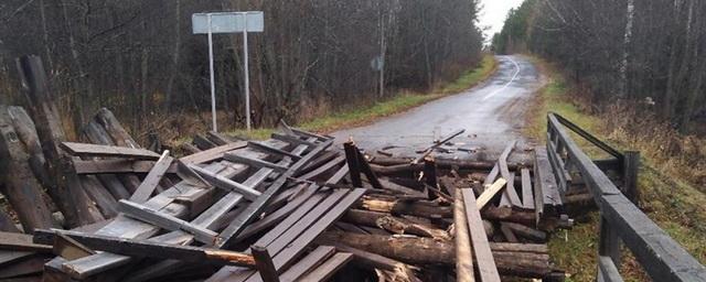 В Нижегородской области частично обрушился автомобильный мост на границе двух районов